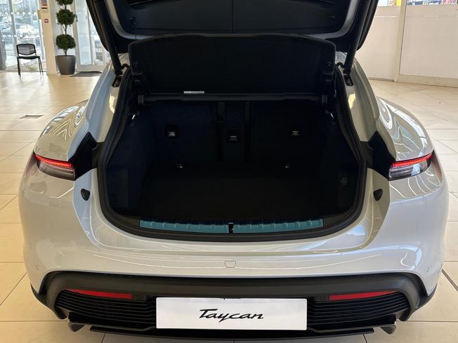 PORSCHE Taycan Photo 19