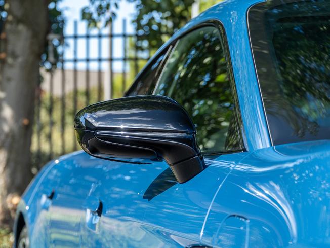 PORSCHE Taycan Photo 35