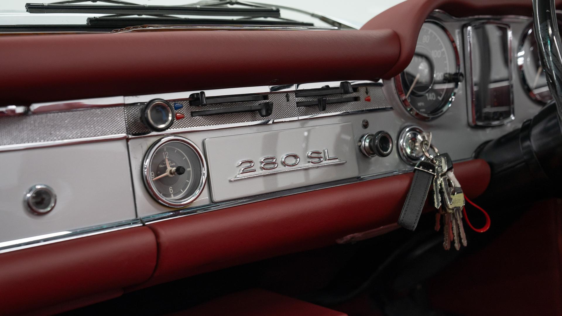 Mercedes-Benz 280 SL Photo 70cbc9fb-fd4b-4c94-9360-4086896c7175.jpg