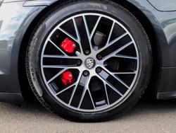 PORSCHE Taycan Photo 4