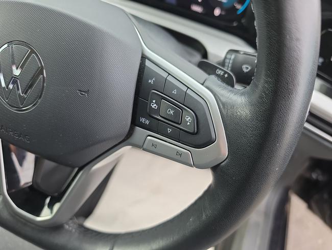 Volkswagen Golf Photo 71174566-714b-4c92-82f8-ba1fcf57aba0.jpg
