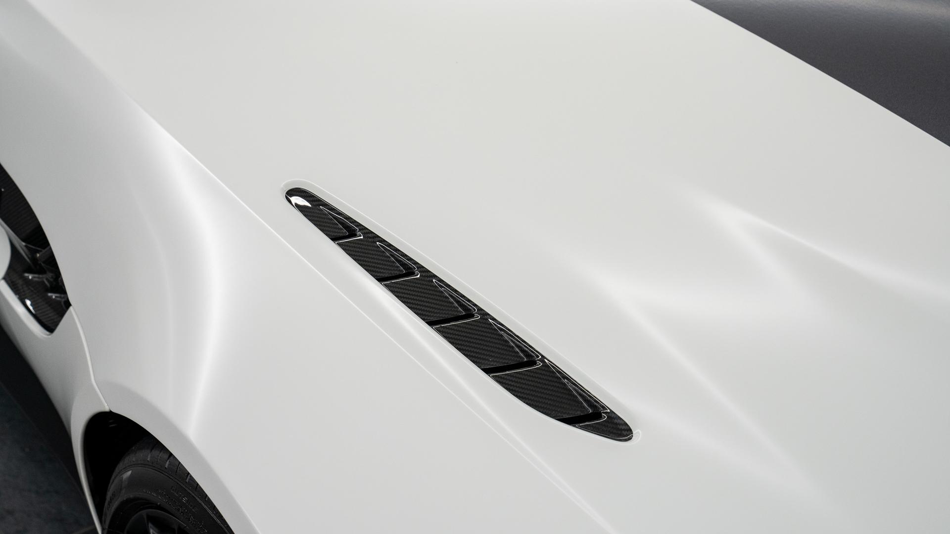 Aston Martin Vantage Photo 712c7b08-a94a-4d6f-8d45-850918d1c97e.jpg