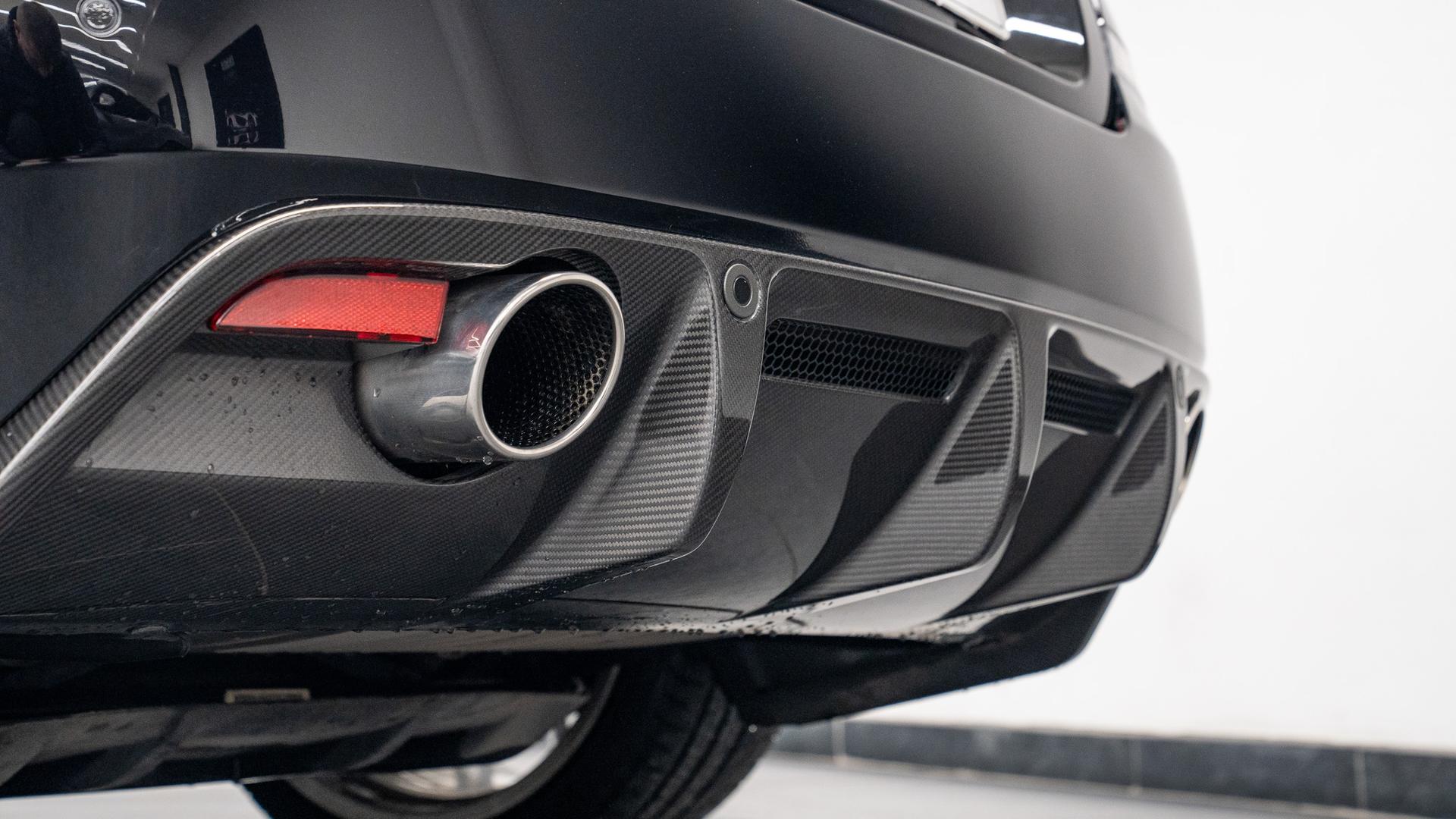 Aston Martin DBS Photo 712ef93d-7eba-4946-927d-8bc23603e8f0.jpg
