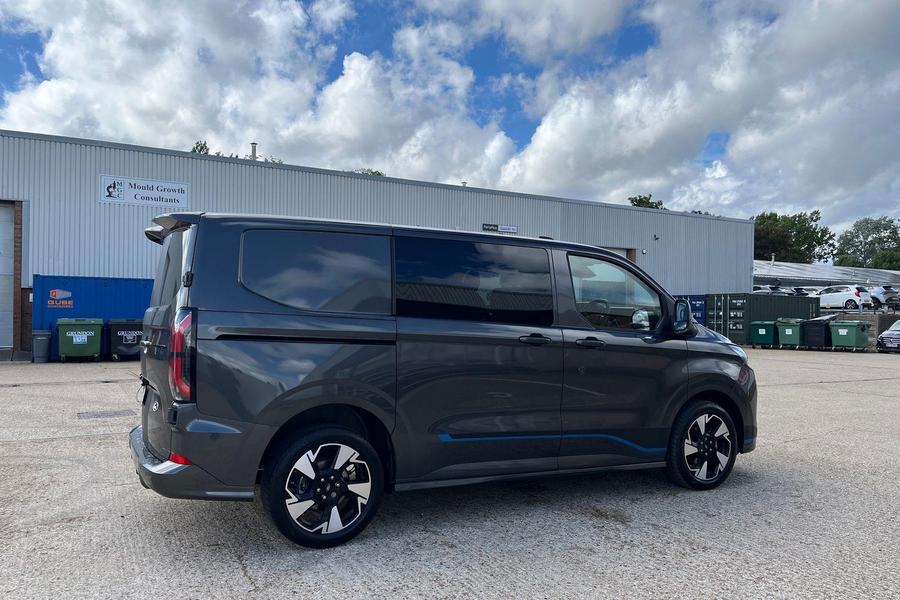 Ford TRANSIT CUSTOM Photo 714bb9e3-cca0-4384-a256-5f36418c4490.jpg