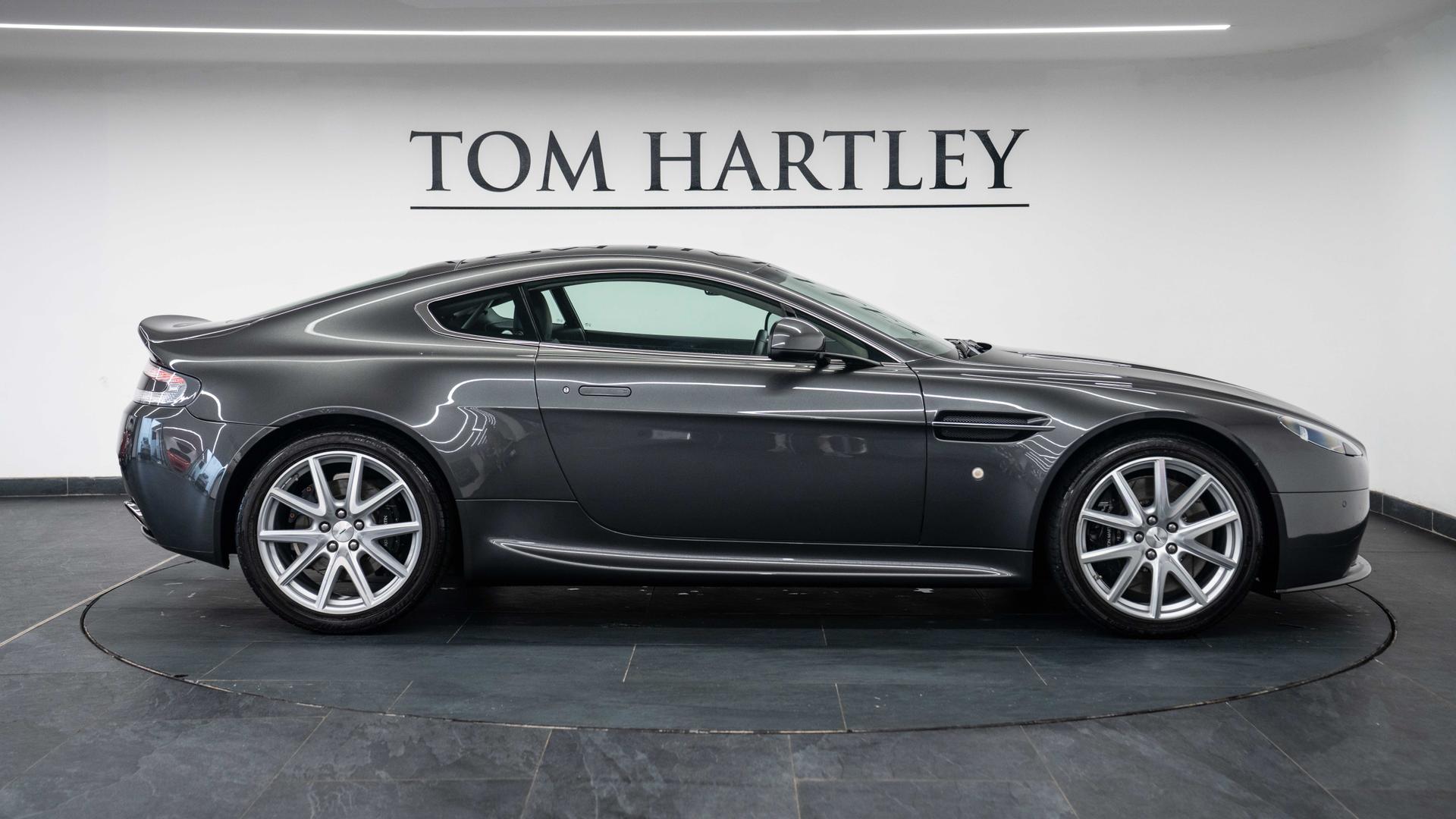 Aston Martin Vantage Photo 7153fb4f-2dd3-43b4-b2cf-501f0c44ec71.jpg