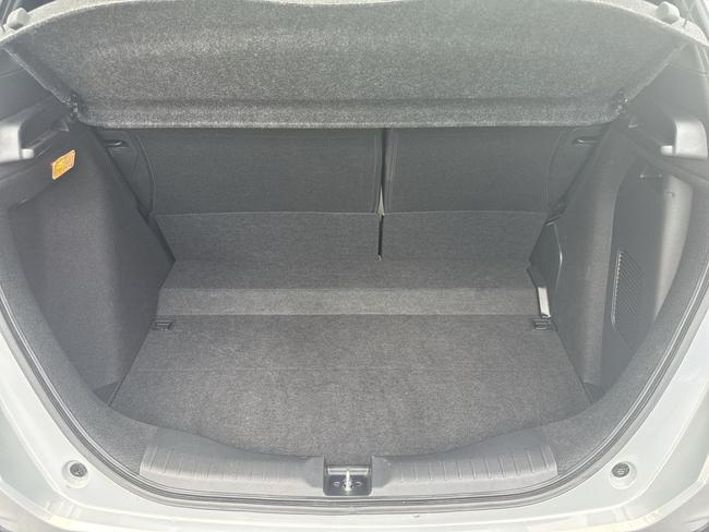 Honda Jazz Photo 71628330-ccda-4e51-a107-524083990445.jpg