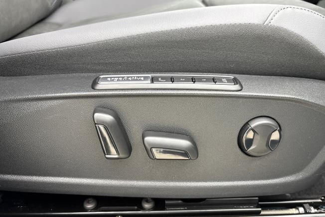 VOLKSWAGEN ID.4 Photo 26
