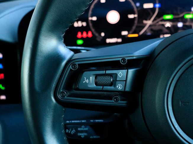 PORSCHE Taycan Photo 17