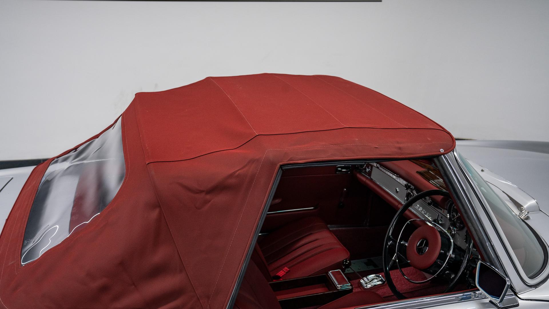 Mercedes-Benz 280 SL Photo 71e900bf-7098-4773-99d0-0e3892ee7c72.jpg