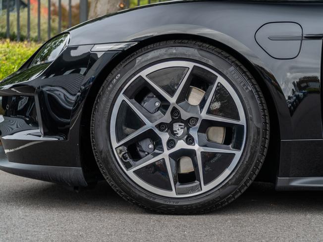 Porsche Taycan Photo 4