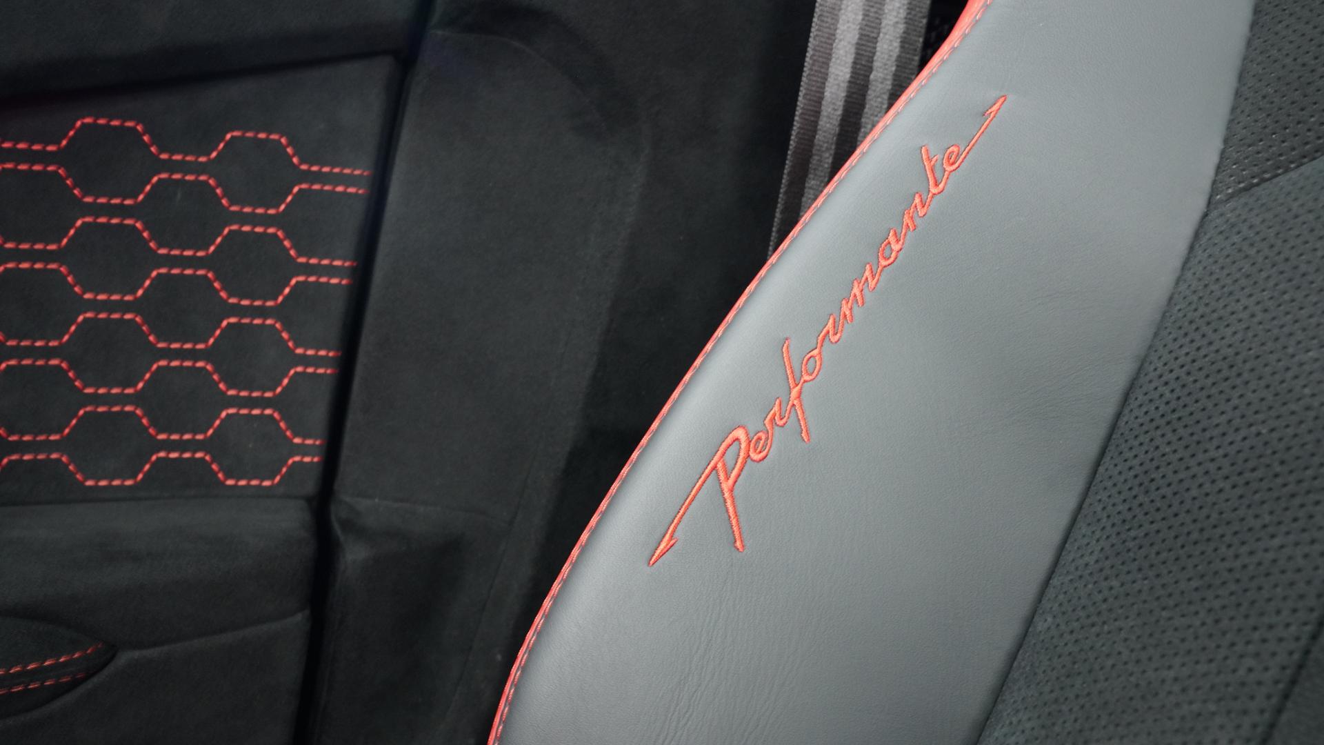 LAMBORGHINI Urus Photo 7200569b-02b0-41bd-9c74-39acd01233e8.jpg