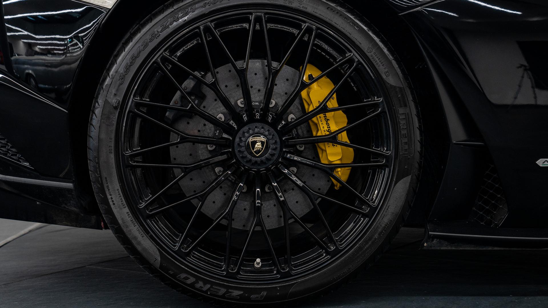 LAMBORGHINI Aventador Photo 7201ab98-0066-49b4-8cf9-f9b23bea206e.jpg