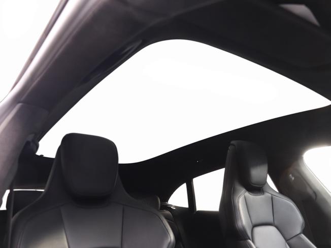 PORSCHE Taycan Photo 14