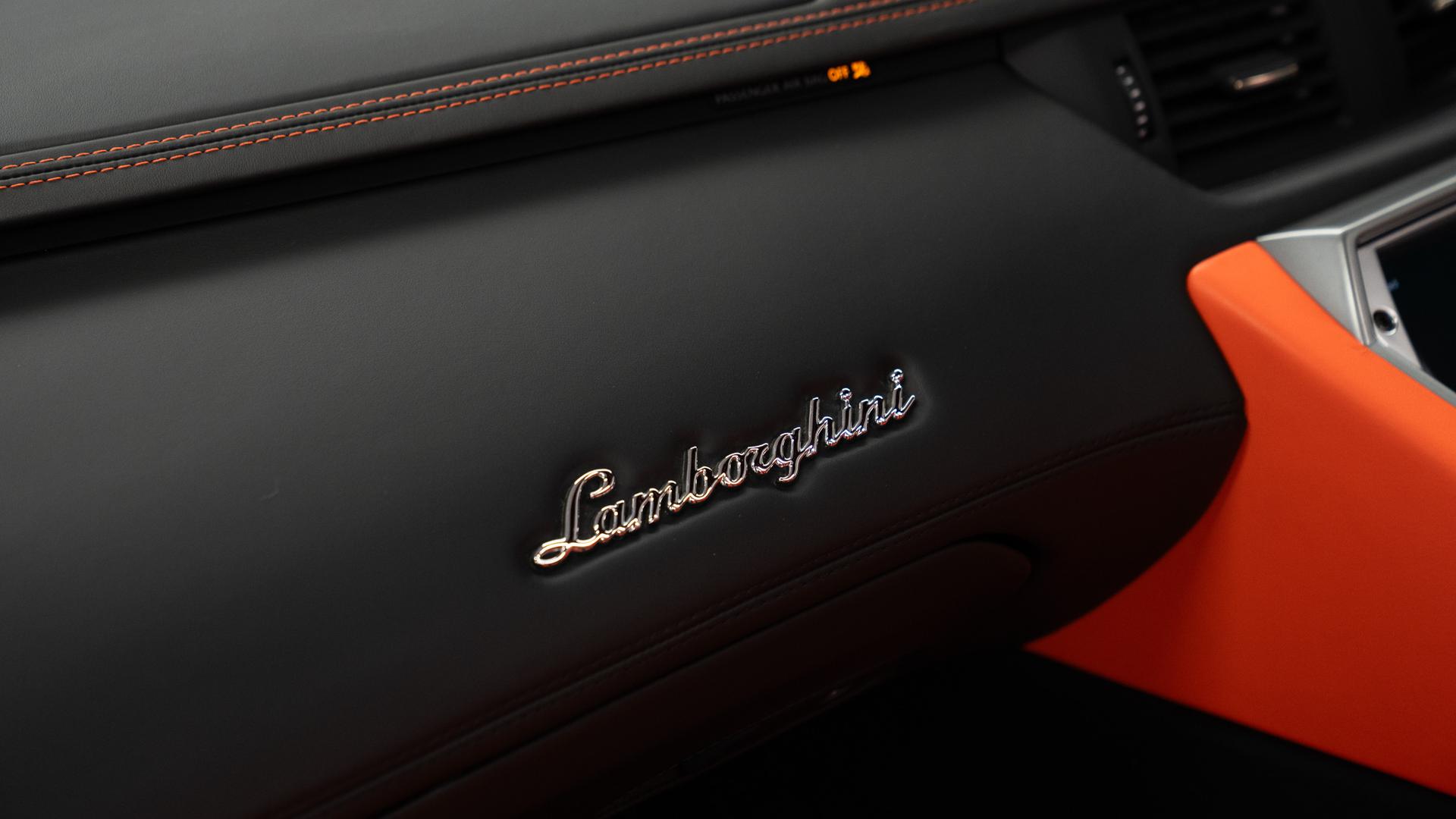 Lamborghini Aventador Photo 720cadb2-efb0-48a1-b3fb-d40bae544178.jpg