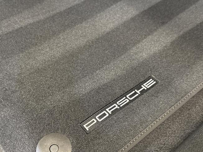 PORSCHE Panamera Photo 33