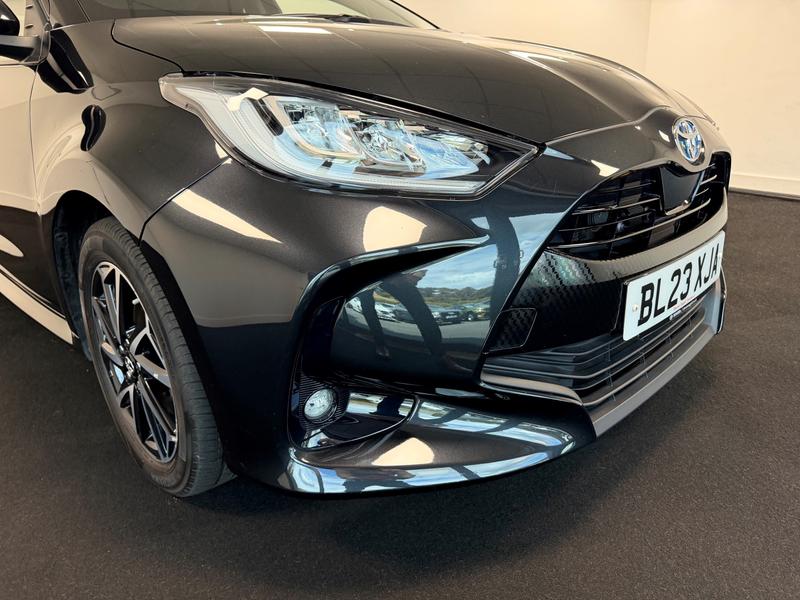Toyota Yaris Photo 723bf19f-90d8-462f-be05-2bf944d4678b.jpg
