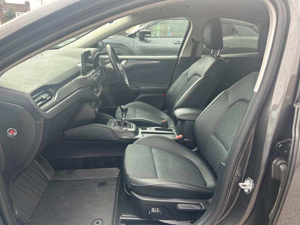Ford Focus Photo 724fc141-c77b-426d-bff2-b5214d224930.jpeg