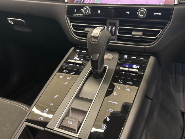 PORSCHE Macan Photo 12