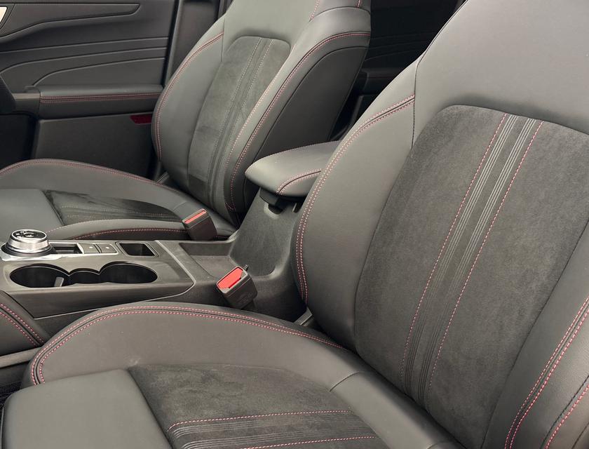 Ford Kuga Photo 72756071-b510-4c4d-a03e-f9747761fe94.jpg