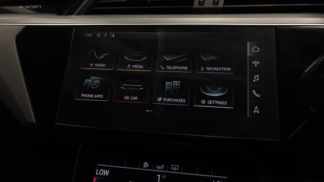 AUDI e-tron Photo 9