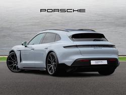 Porsche TAYCAN Photo 2