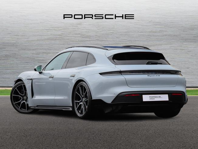 Porsche TAYCAN Photo 2