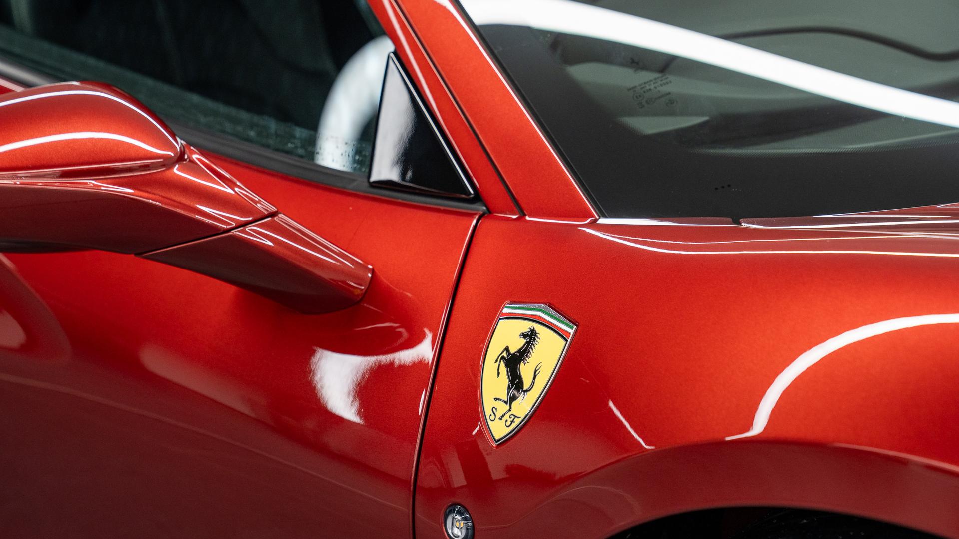 Ferrari F8 Photo 727b97c0-a056-425c-abb8-36441f084da8.jpg