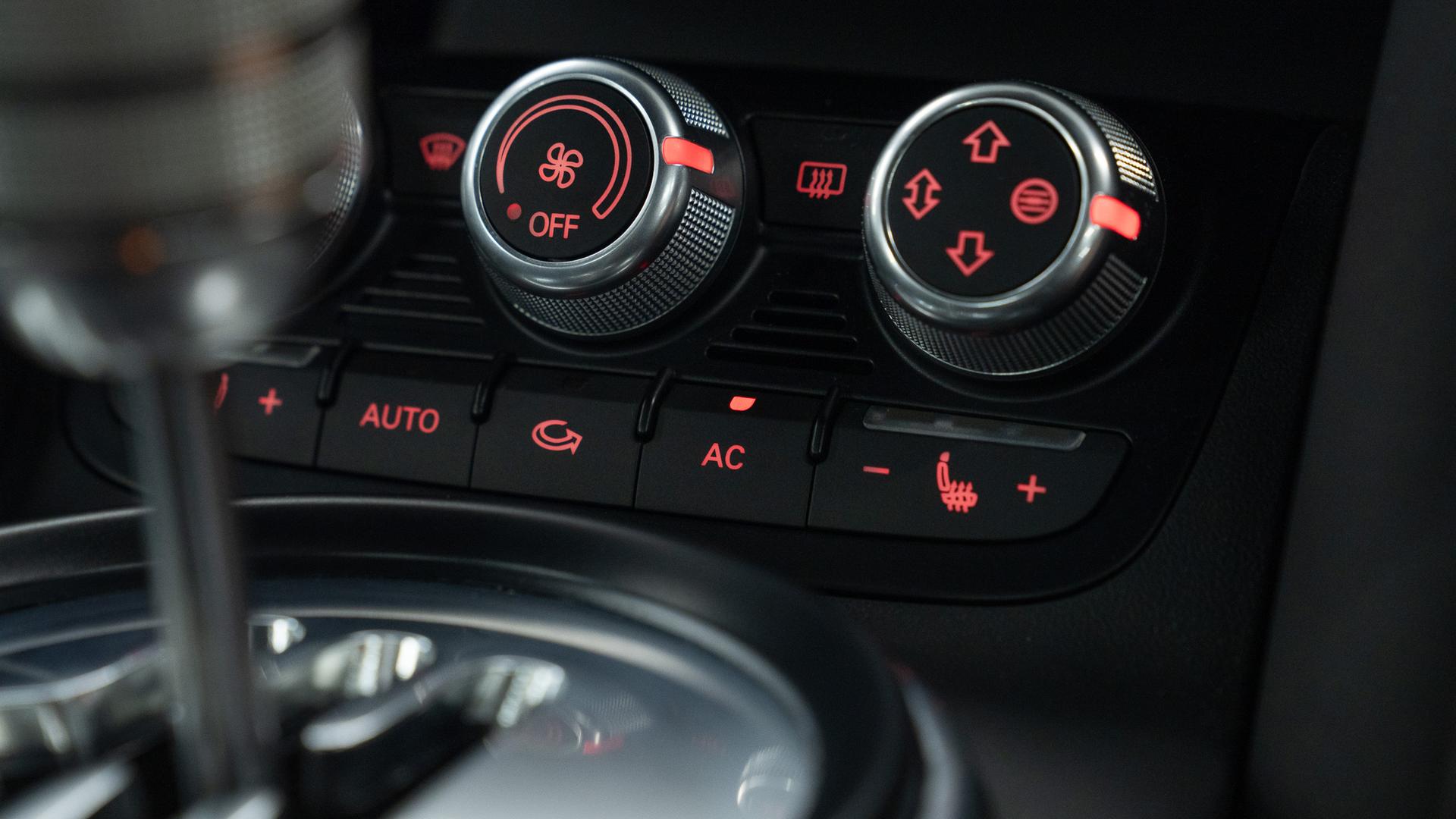Audi R8 Photo 72ac7c02-adda-4a7a-9369-9d1c79c23dfe.jpg