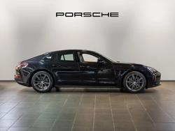 PORSCHE Panamera Photo 2