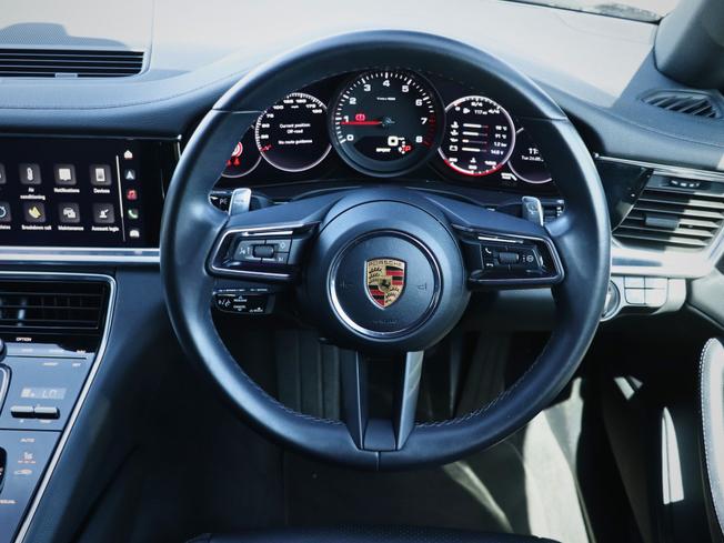 PORSCHE Panamera Photo 35