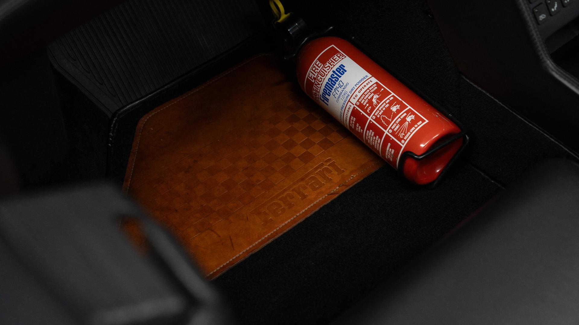Ferrari 348 Photo 72ec97ac-f699-4e8b-9940-2f3a99edc1f0.jpg