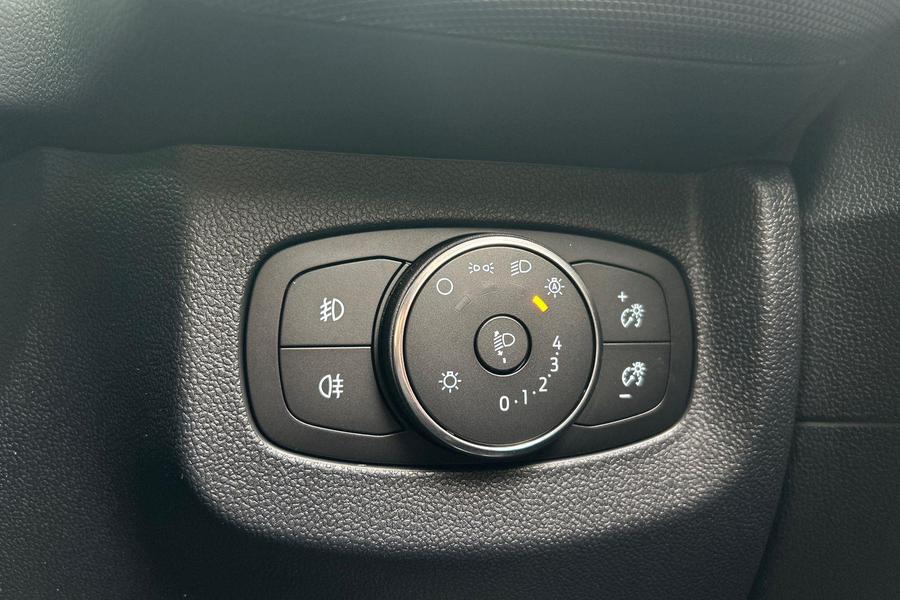 Ford E-TRANSIT COURIER Photo 72f6cc9a-4de8-4b90-b71e-e6dabbff1852.jpg