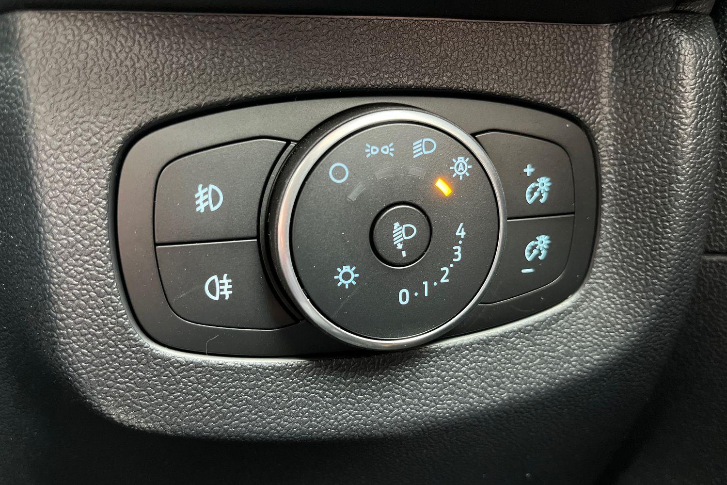 Ford TRANSIT COURIER Photo 17