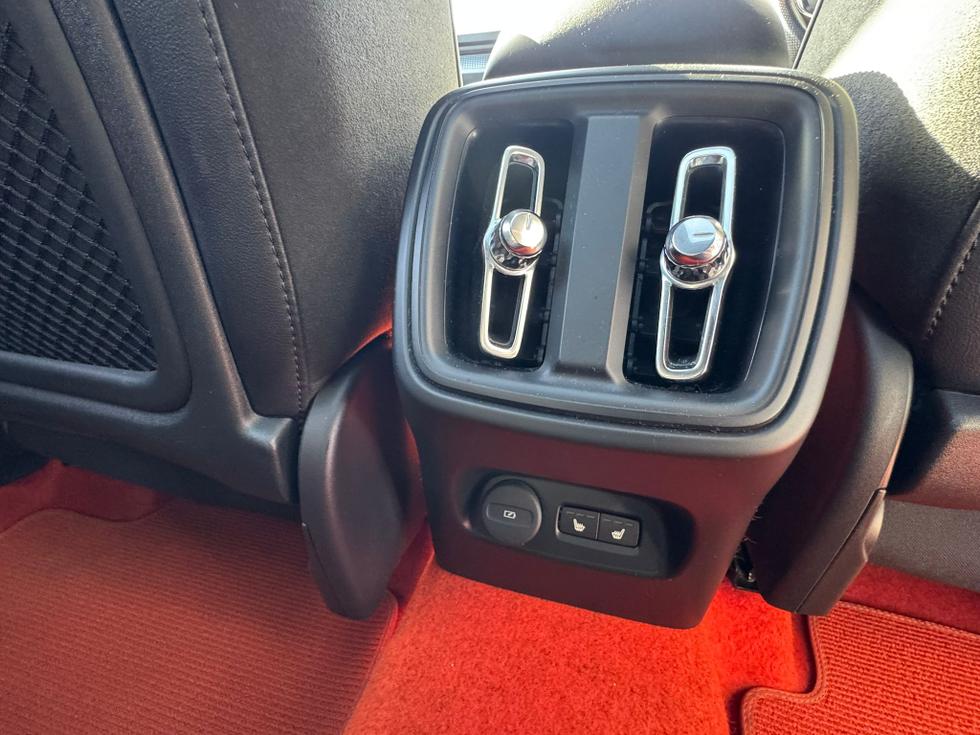 Volvo XC40 Photo 7312742d-807f-4a1e-839f-1c32d4a4b844.jpeg