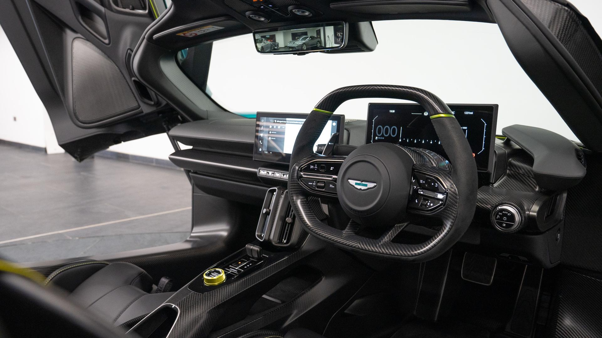 Aston Martin Valhalla Photo 732936cf-ef31-46ed-ad0b-1f1f52d37f35.jpg