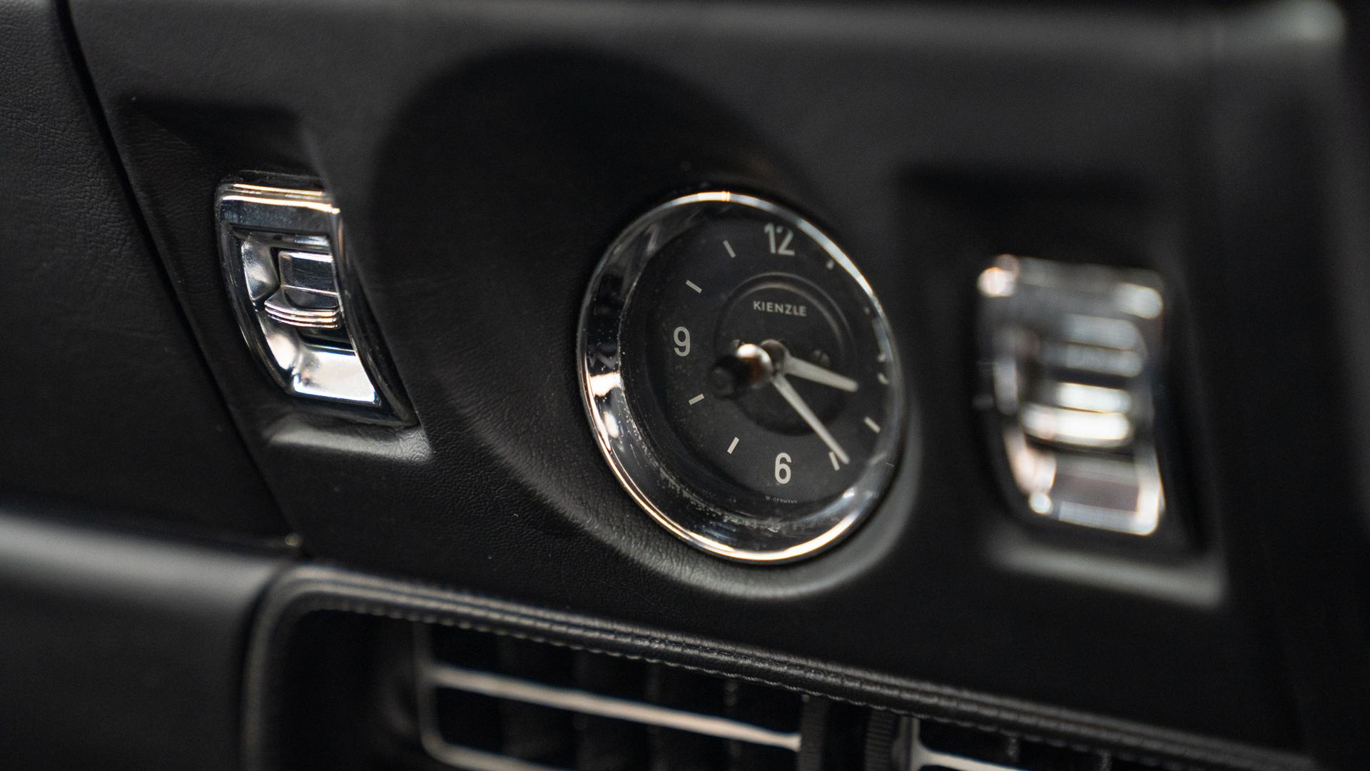 Aston Martin DBS Photo 732dc950-bcb1-4033-9afc-99fb34bf3c08.jpg