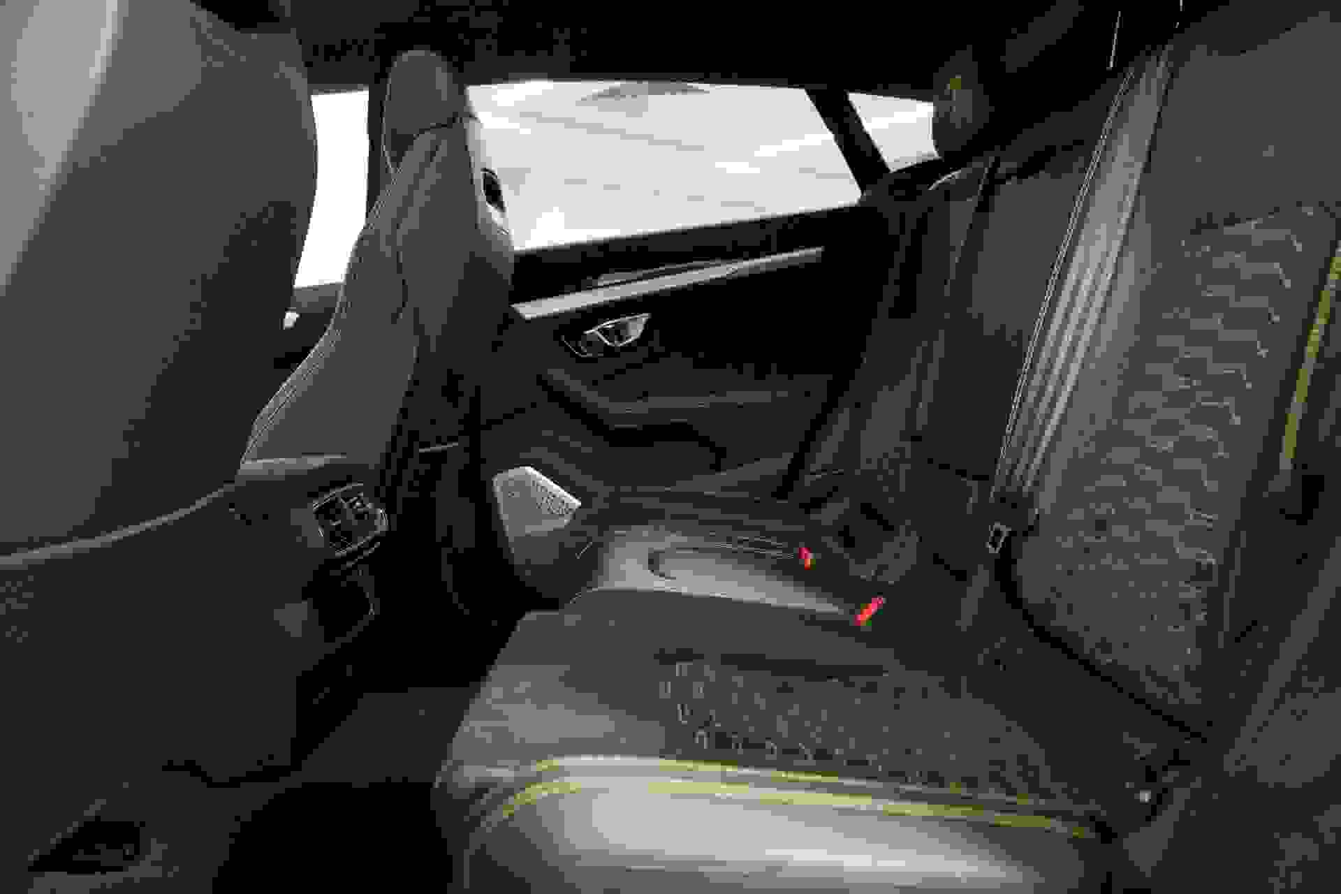 Lamborghini URUS Photo 733c6087-8083-4688-b6dc-765a8dc28a05.jpg