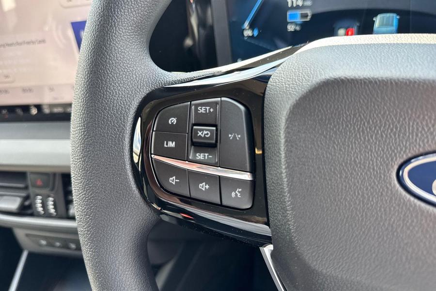 Ford E-TRANSIT COURIER Photo 73669b10-a992-4a27-9b48-d3d2eca0de57.jpg