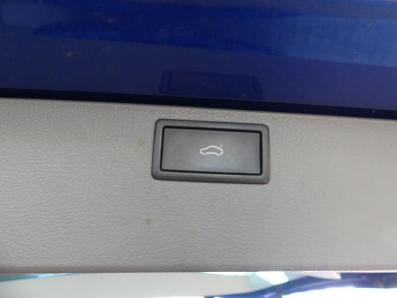 Volkswagen Transporter Shuttle Photo 738d053a-9039-49de-bd03-ee316133060f.jpg