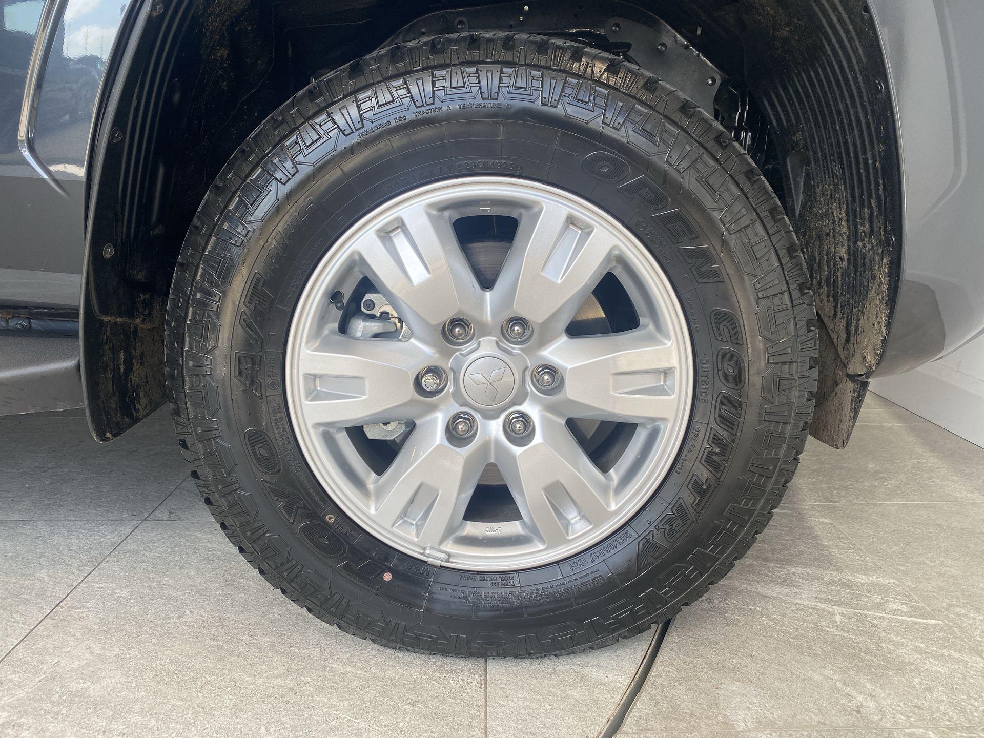 2026 Mitsubishi L200 2.4 Bi-Turbo D Titan Double Cab Pick Up 4WD Auto - vehicle photo 8 for sale on PureCar