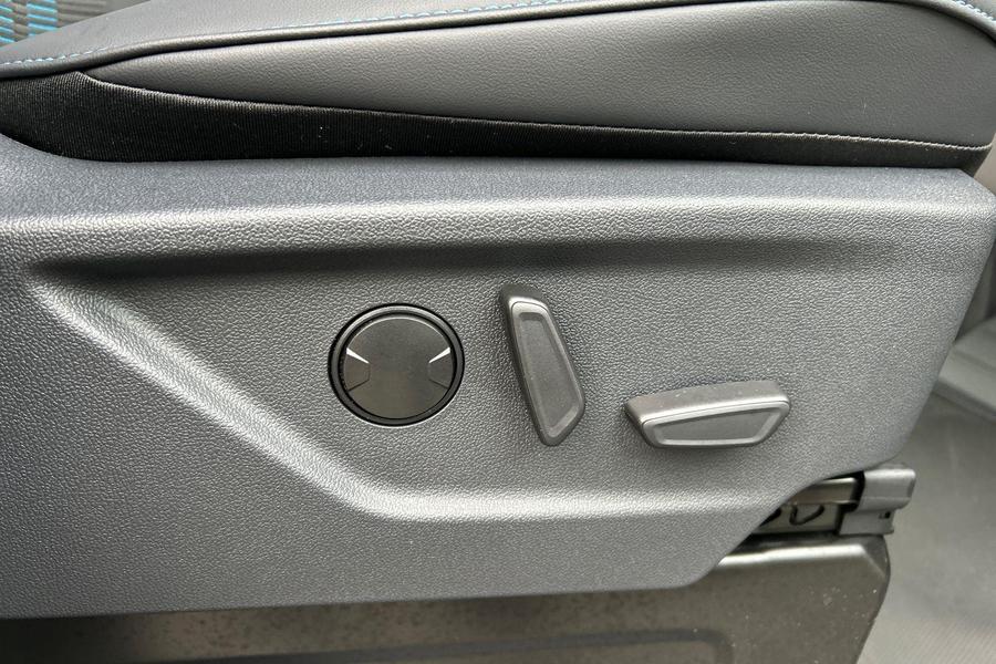 Ford TRANSIT CUSTOM Photo 739fc035-b28a-42de-8aa2-3769516c21d9.jpg