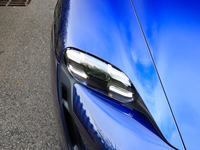PORSCHE Taycan Photo 8