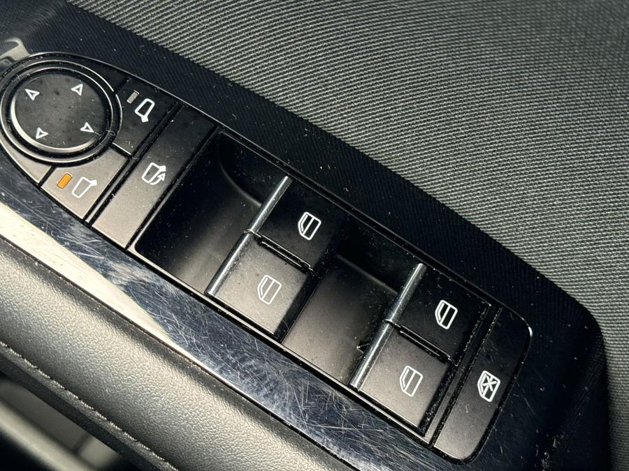 Mazda Mazda3 Photo 73bd96d8-ff19-4f51-9114-1df5f9fe520c.jpg
