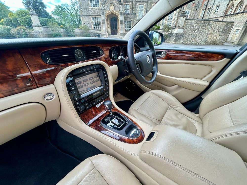 Used Jaguar XJ MM08KKG 27