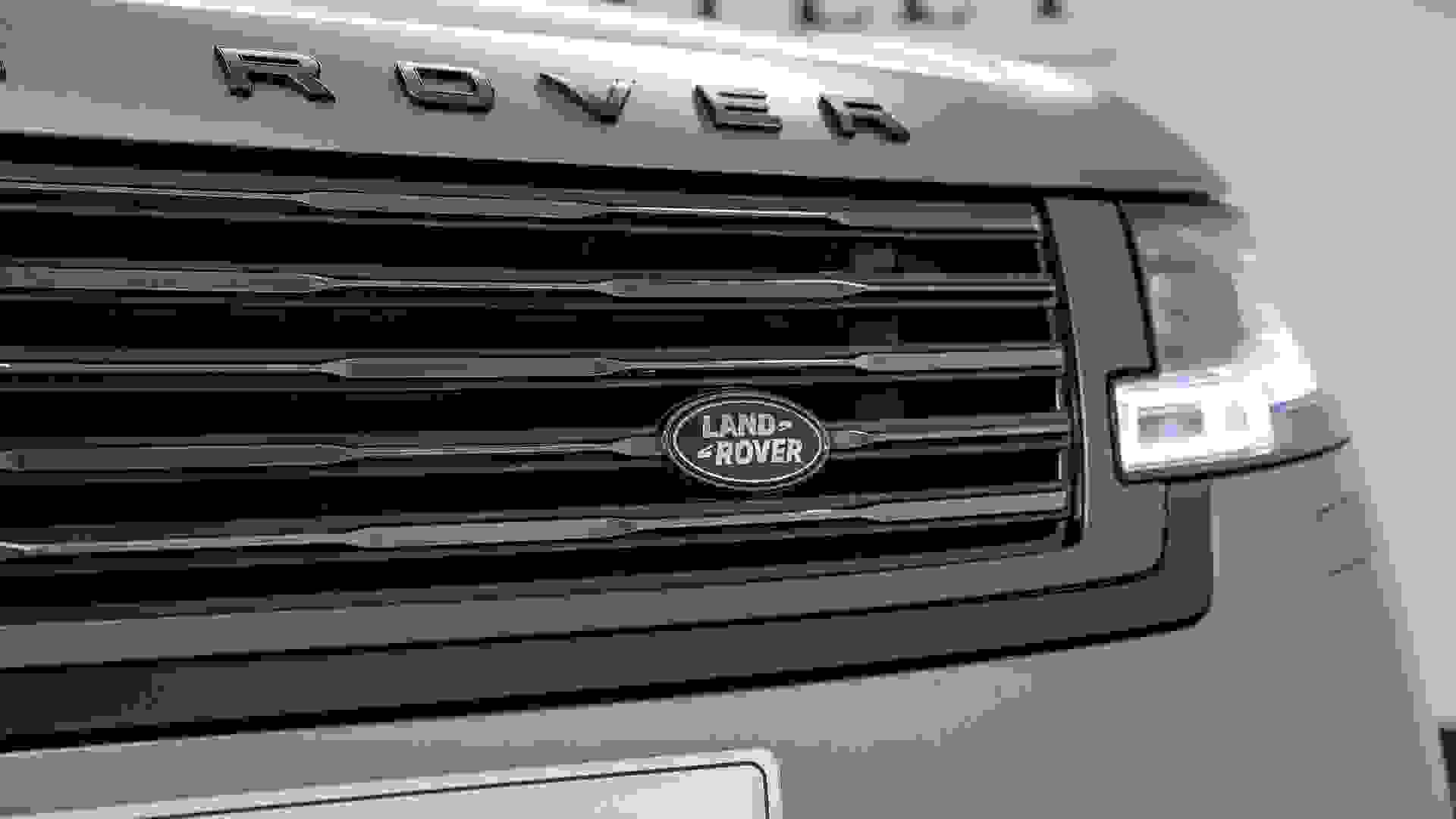 Land Rover Range Rover Photo 73df2453-e6af-4537-882a-0348cc83cf3e.jpg