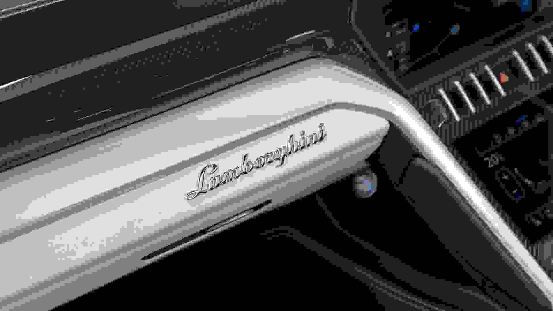 Lamborghini Urus Photo 741d605b-f71d-4ce4-b6e1-c130f648deb4.jpg