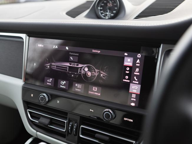 PORSCHE Macan Photo 16