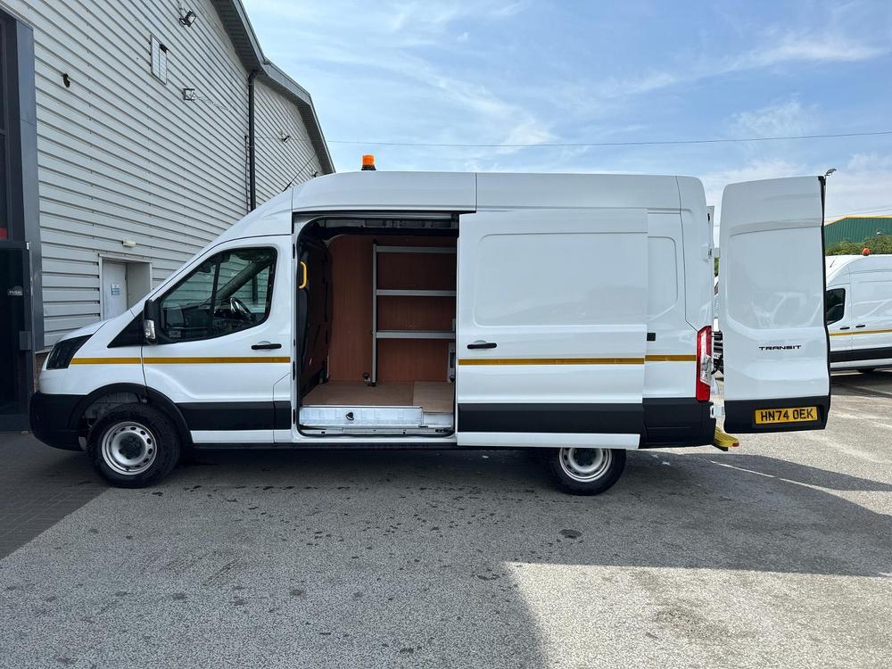 Ford Transit Photo 74206cdf-7ed4-48e9-a2dd-240ccf04eaab.jpg