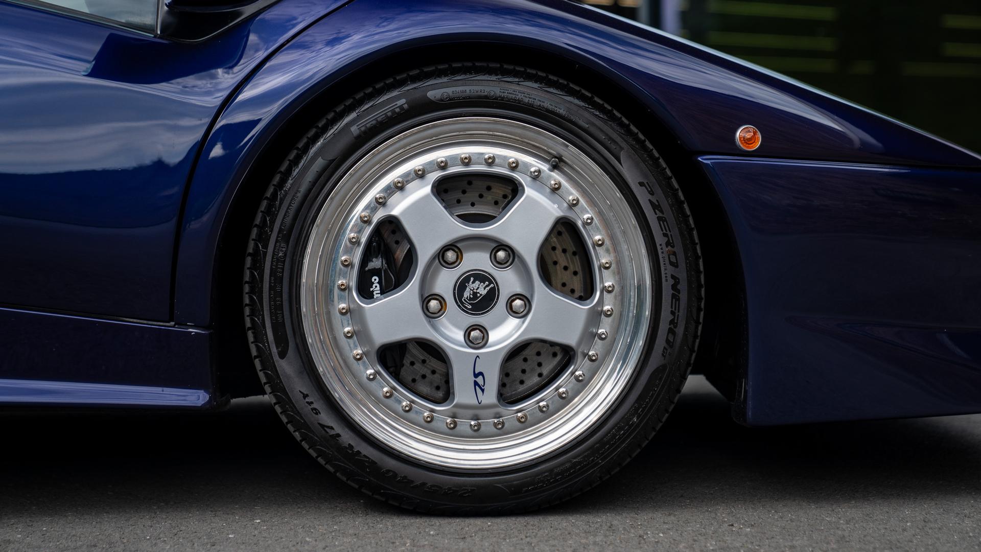 LAMBORGHINI Diablo Photo 742cc2bb-81ac-42a1-a5e0-a6f0b8d4da4d.jpg