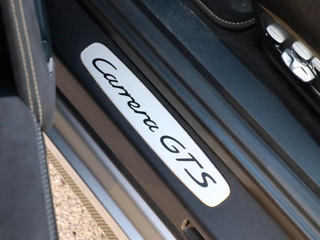 PORSCHE 911 Photo 33